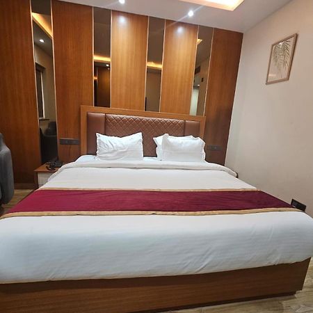 Hotel Elara 데라둔 외부 사진