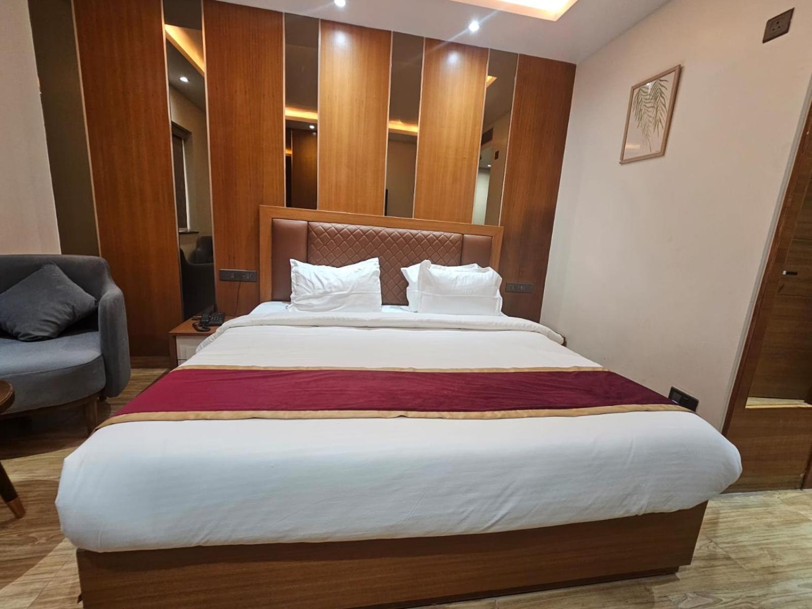 Hotel Elara 데라둔 외부 사진